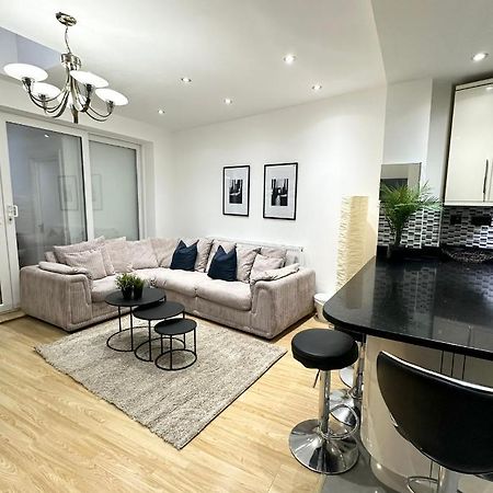 London Charm - Stylish Room In Spacious Home Kültér fotó