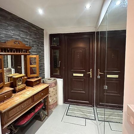 London Charm - Stylish Room In Spacious Home Kültér fotó