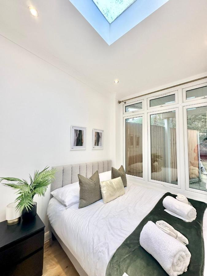 London Charm - Stylish Room In Spacious Home Kültér fotó