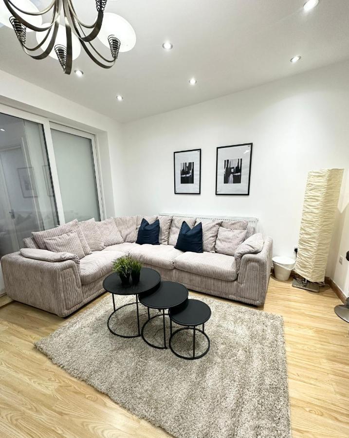 London Charm - Stylish Room In Spacious Home Kültér fotó